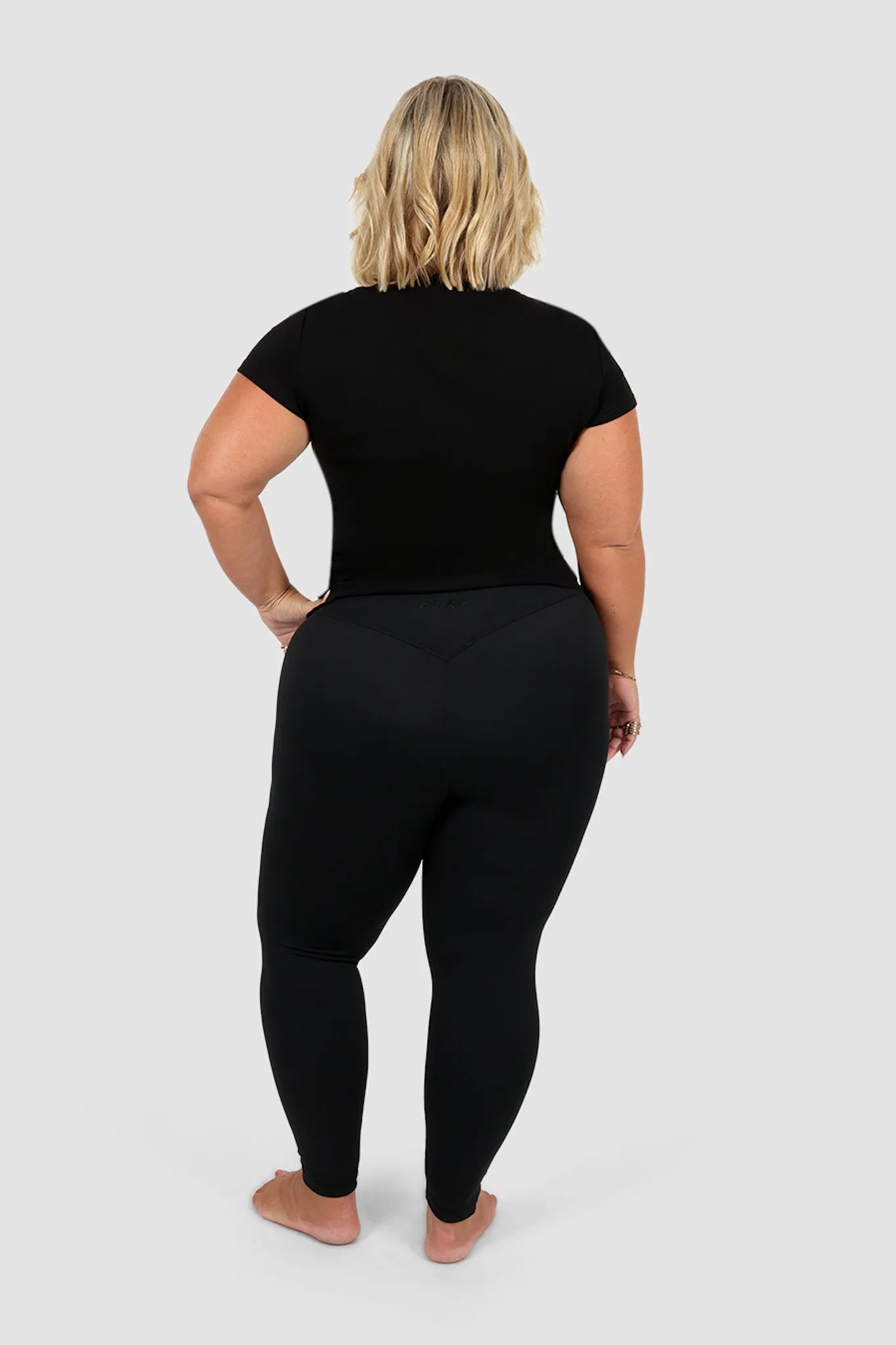 FORM BASE TIGHT 7/8 BLACKOUT