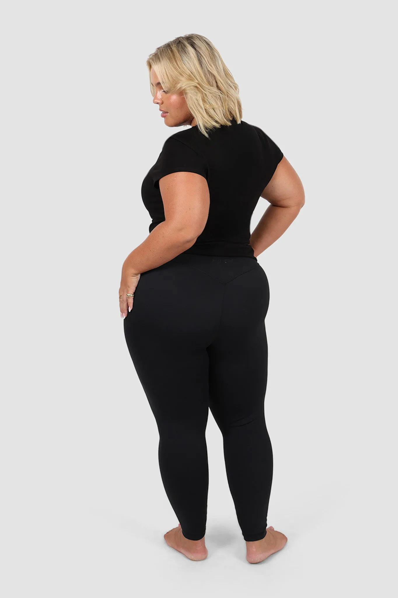 FORM BASE TIGHT 7/8 BLACKOUT