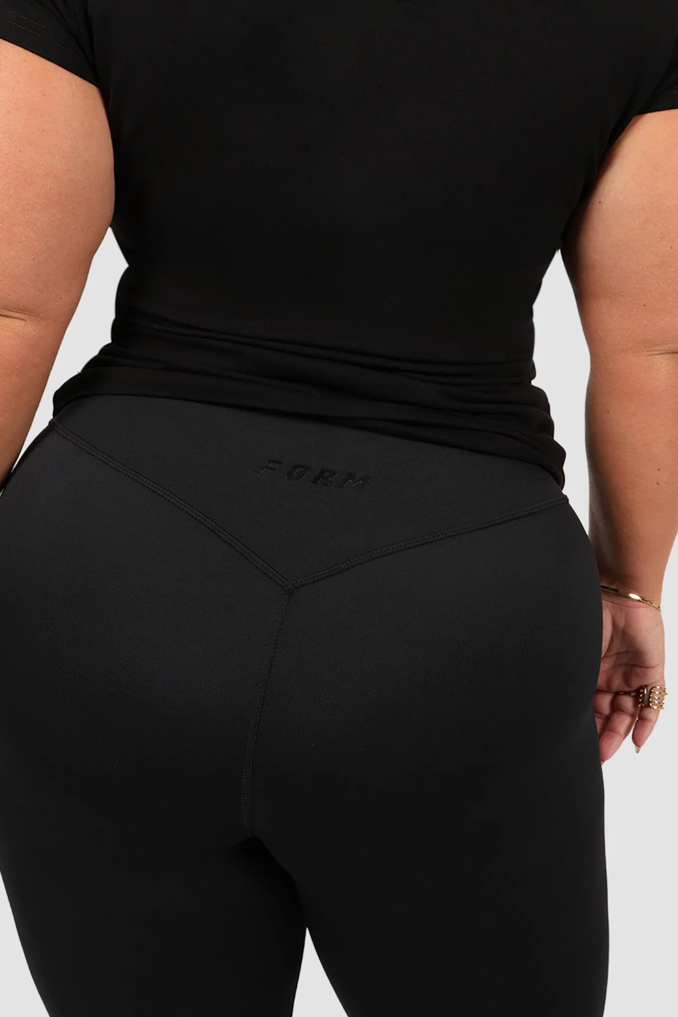 FORM BASE TIGHT 7/8 BLACKOUT